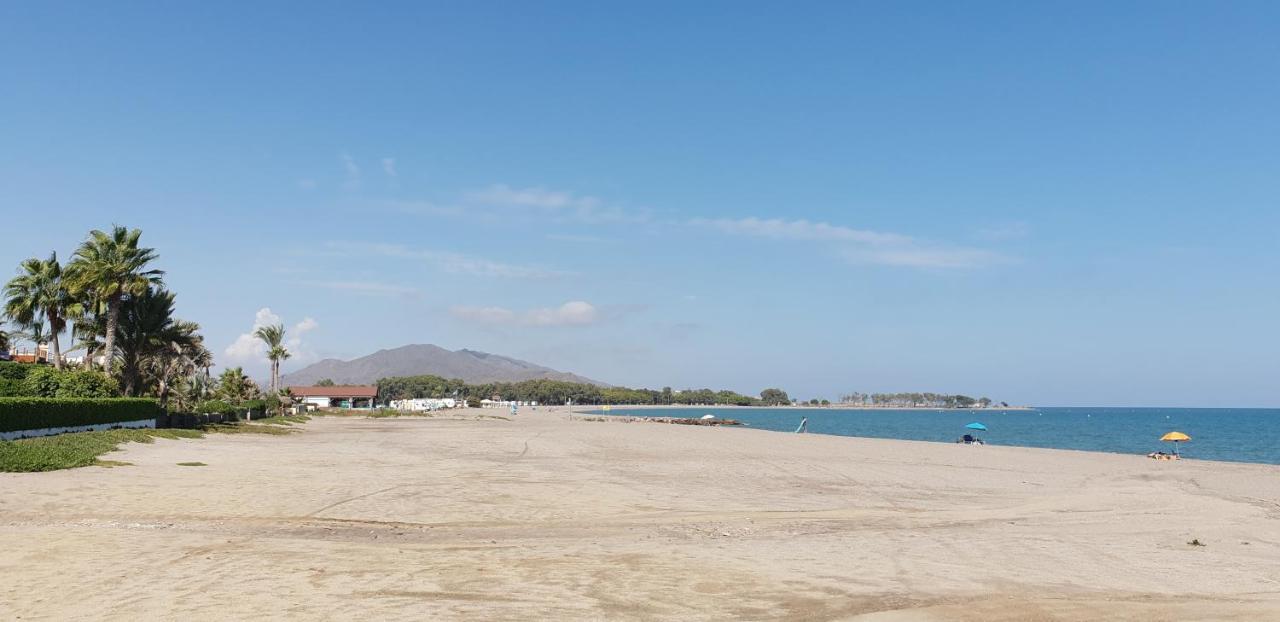 Apartamentos Paraiso Vera Playa: Beachfront with Private Pool and Garden Exterior photo