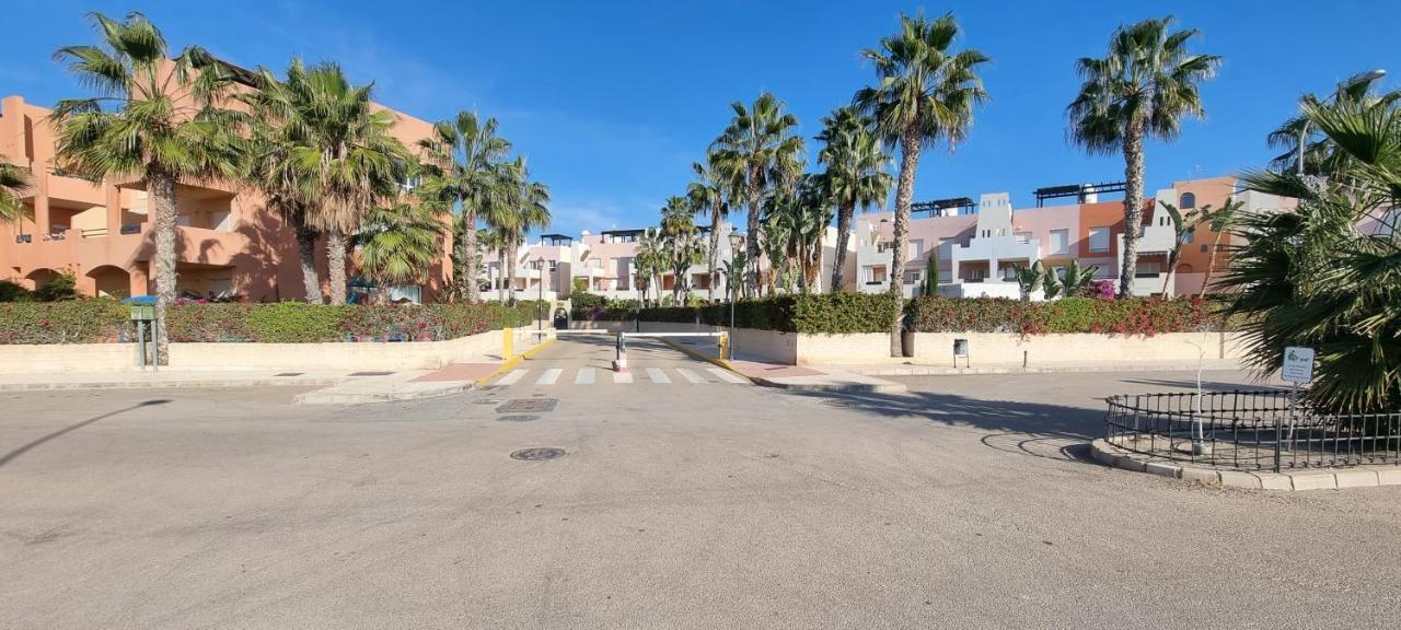 Apartamentos Paraiso Vera Playa: Beachfront with Private Pool and Garden Exterior photo