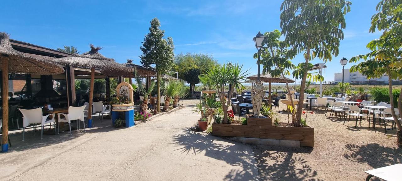 Apartamentos Paraiso Vera Playa: Beachfront with Private Pool and Garden Exterior photo
