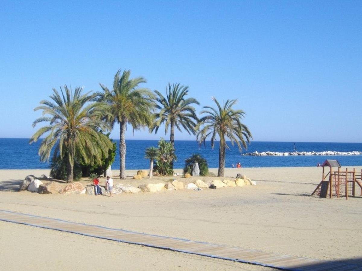 Apartamentos Paraiso Vera Playa: Beachfront with Private Pool and Garden Exterior photo