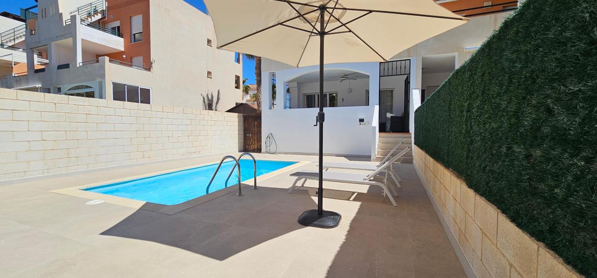 Apartamentos Paraiso Vera Playa: Beachfront with Private Pool and Garden Exterior photo